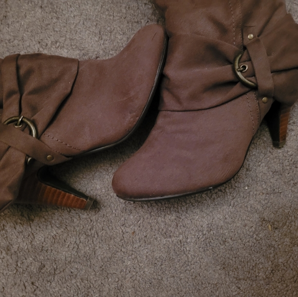 Brown knee high boots👢 - Picture 4 of 5